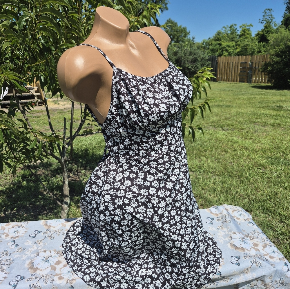Black and White Floral Dress LOOK AT THE BACK OF THIS ONE! - Picture 6 of 14